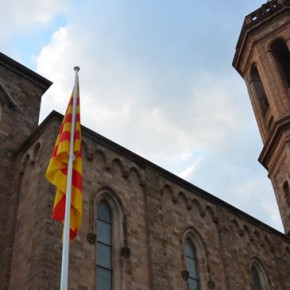 Ciutadans critica la despesa feta en la senyera gegant del Racó del Campanar quan hi ha obres encara pendents al Passeig de la Plaça Major