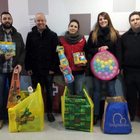 C's Sabadell hace entrega a Creu Roja de los juguetes recogidos durante la campaña de Navidad